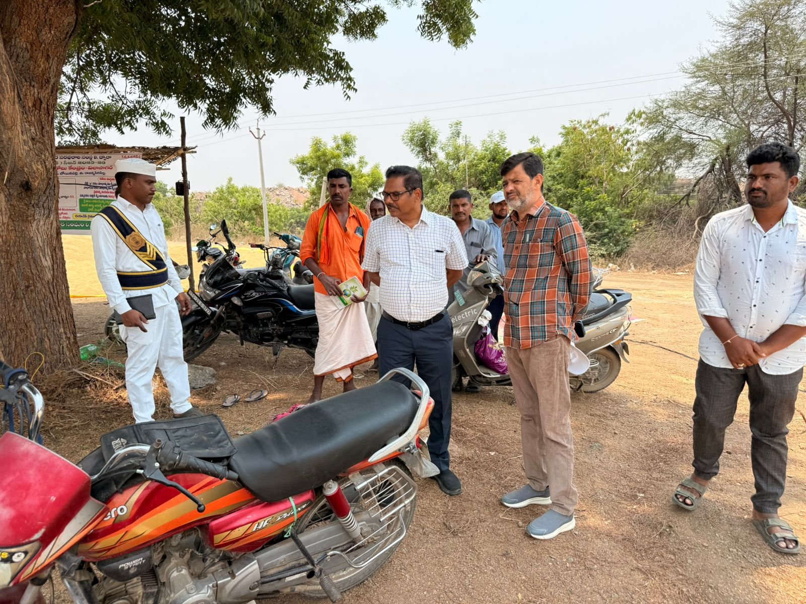 ఎప్పటికప్పుడు ఆన్లైన్లో నమోదు చేయాలి  అదనపు కలెక్టర్ గడ్డం నగేష్